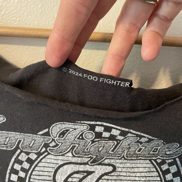 H&M Foo Fighters Cropped Band Shirt Sz M Off Shoulder - Picture 4 of 6